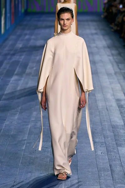 Look 27